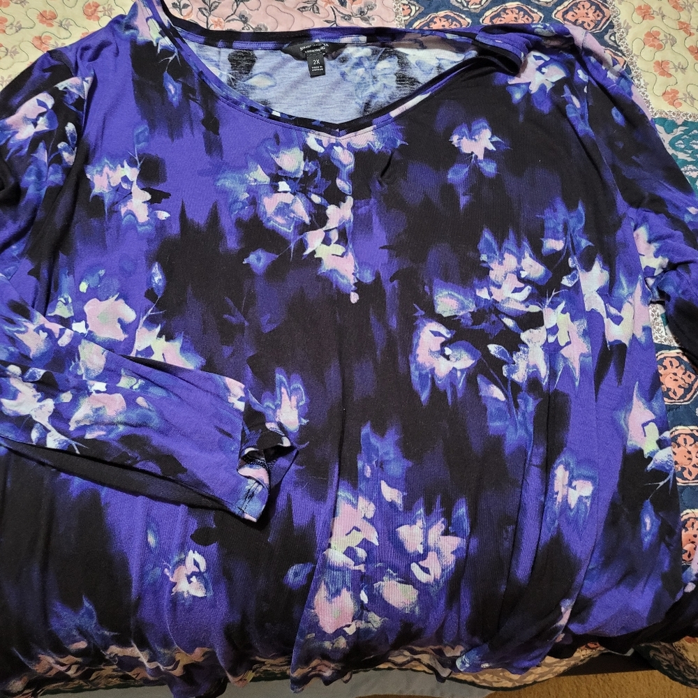 Vera Wang long sleeve top